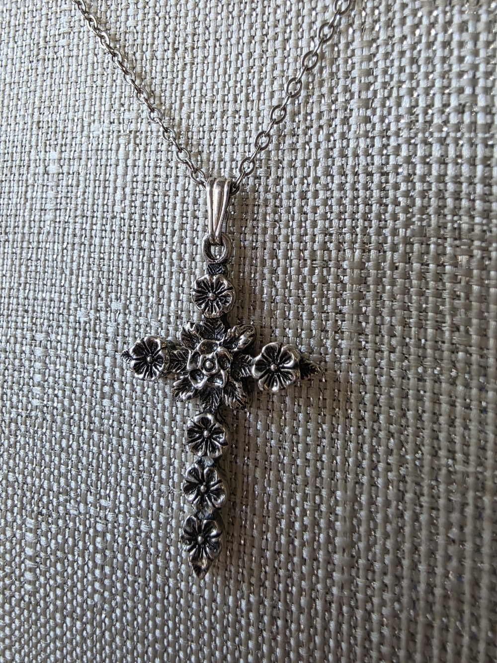 Vintage .925 Sterling Silver Textured Cross Pendant Necklace, 19" Oxidized Detai - Picture 4 of 10